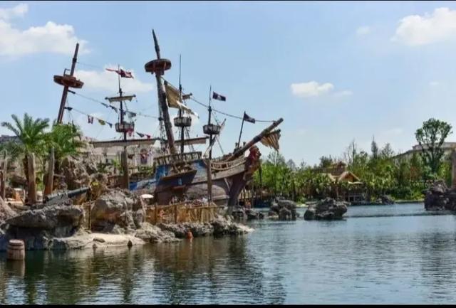 《加勒比海盗》男演员佩里在夏威夷冲浪时遭鲨鱼攻击身亡