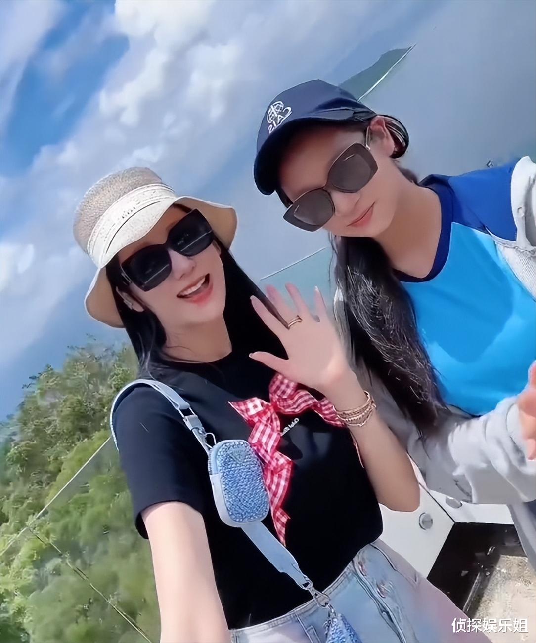 陈浩民庆祝大女儿小学毕业,12岁雅薷身高近一米七,越长越漂亮