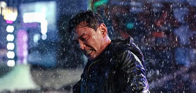 一上映就夺下票房冠军,韩国又爆出了一部生猛新片!