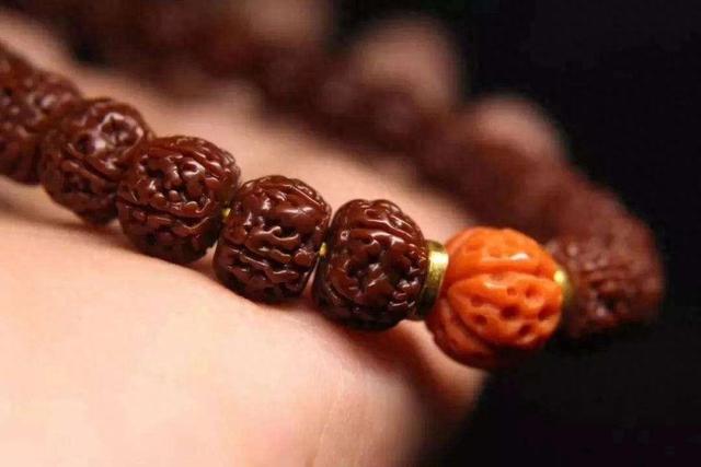 揭秘文玩市场:如何一眼识破假货,避免上当受骗?