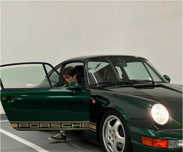 香港男星演唱会上求婚成功！拿钻戒紧张单膝下跪，女友爆哭点头