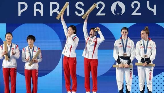 全红婵夺冠后露出本性，陈芋汐乐开了花，郭晶晶脸上则写满了无奈