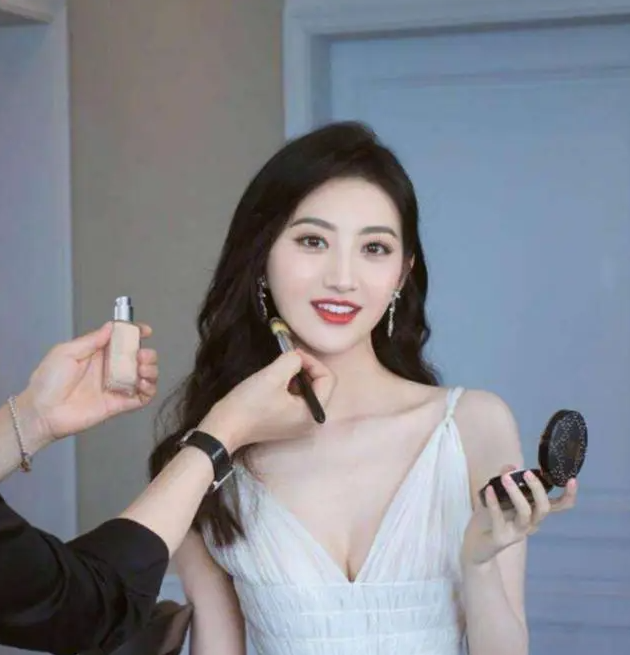 和张继科分手后, 景甜整容式变美, 穿无痕衣不见一丝赘肉