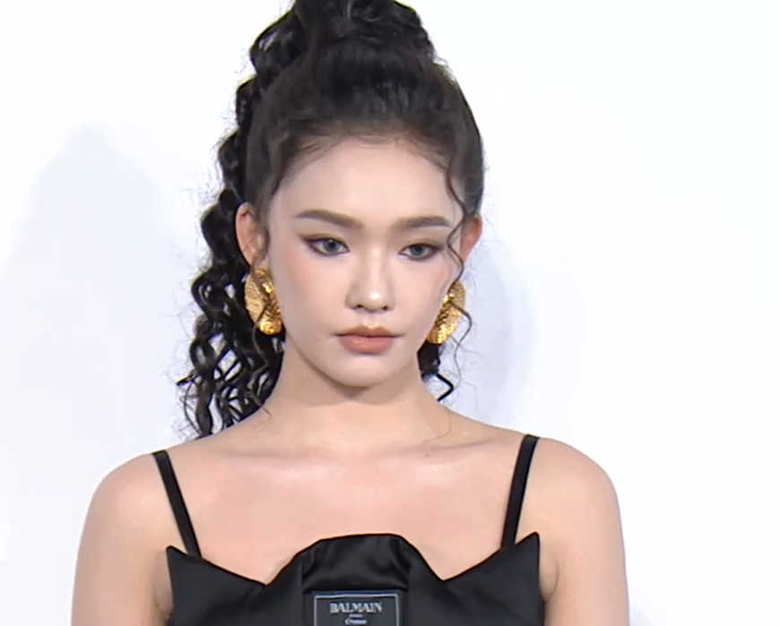 上海这一天,王子文敢穿,杨幂妖艳,都败给了生图下的刘亦菲