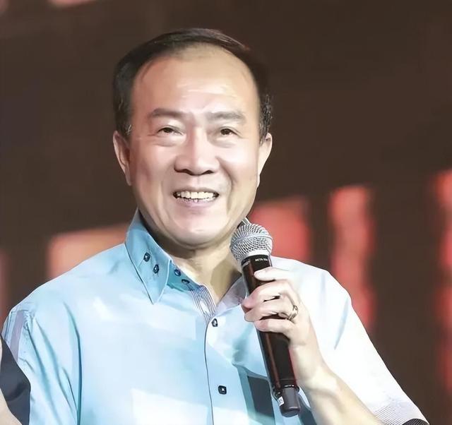 戴志诚和杨蕾离婚多年了,他们的生活相差太大