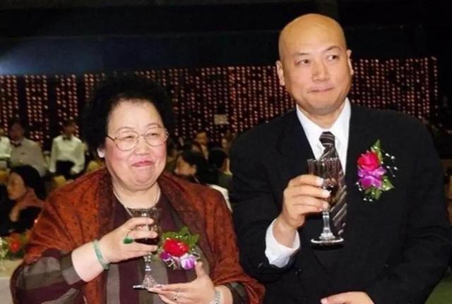 为继子放弃生育、接盘私生子、娶三婚老婆,娱乐圈后爹只服这4位