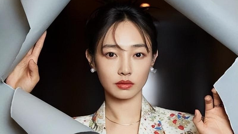 白百何穿米色长裙，大肚子引争议，网友：怎么老成这样了