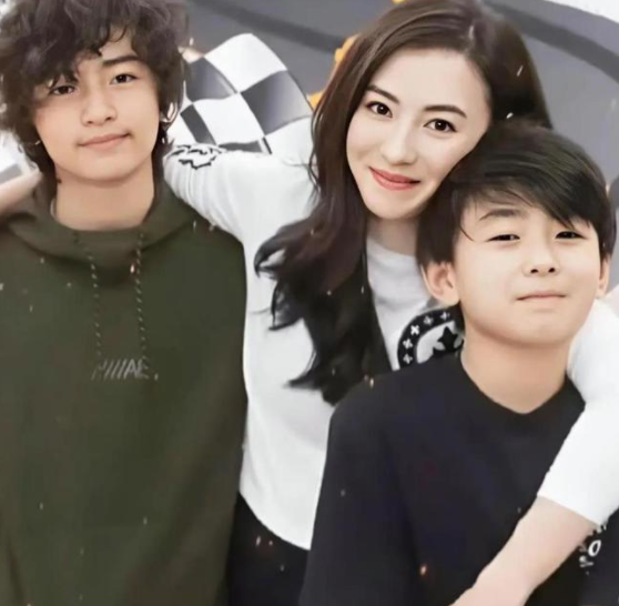 刘畊宏在苏州买一平1.5万的别墅,孩子在镇上读书,叹:比上海好