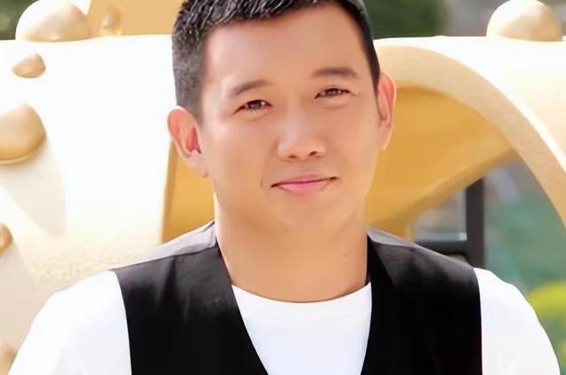 造孽!乱港艺人杜汶泽妻子患癌,夫妻躲台北做自费手术,网友唏嘘