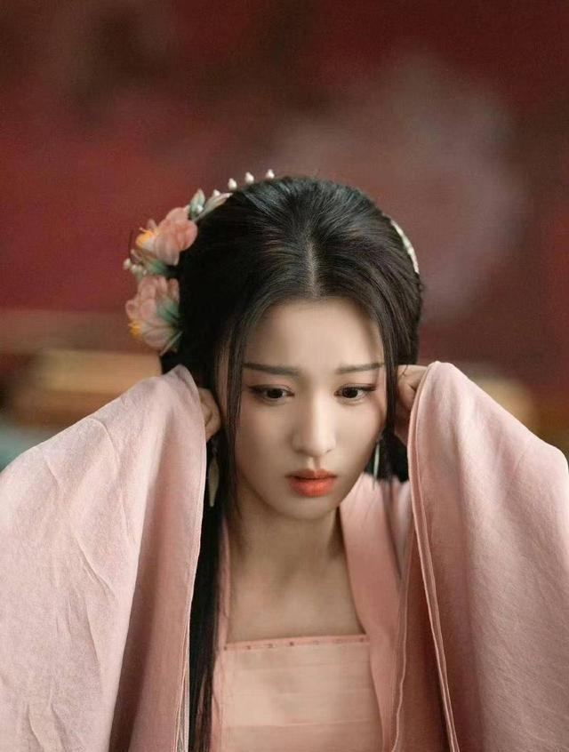 没滤镜真可怕！热巴猪刚鬣，吴谨言嘴歪眼斜，孙俪成“小黄人”