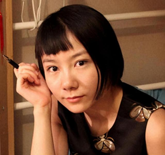 90后人大才女,不顾批评做裸模,衣不蔽体接受采访,如今怎样了