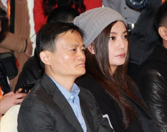 48岁“小燕子”现状曝光，身材发福像大妈，亲人遭遇让令人唏嘘