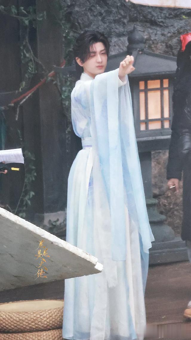 3.10娱乐瓜:王一博成毅杨紫张艺兴 刘诗诗杨幂 谭松韵关晓彤茅子俊