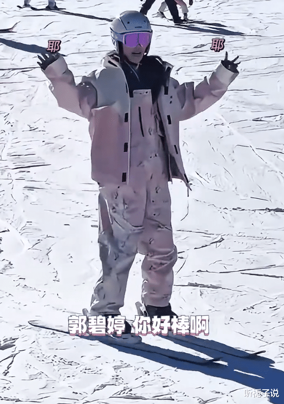 向佐全家现身法国滑雪!合照郭碧婷与儿子站C位,向太为儿媳加油