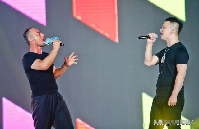 旭日阳刚出道14年后，现在一个开着奥迪，一个却只能回家务农