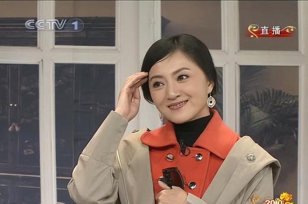 5次登春晚,名气不输小沈阳,却因丑闻前途尽毁,51岁婚姻成谜