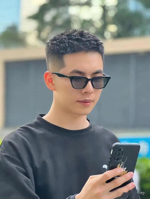 春天新时尚男发：百变时尚真精神，帅不帅自己看