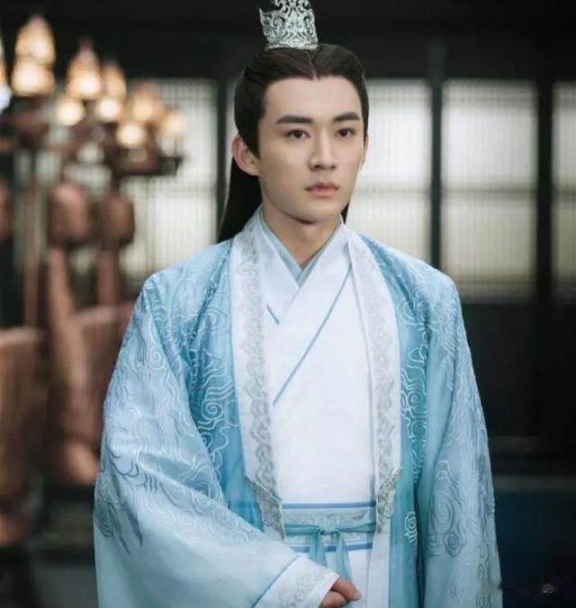 34岁“内娱男妖孽”:顶级的美貌,穿不出个人样