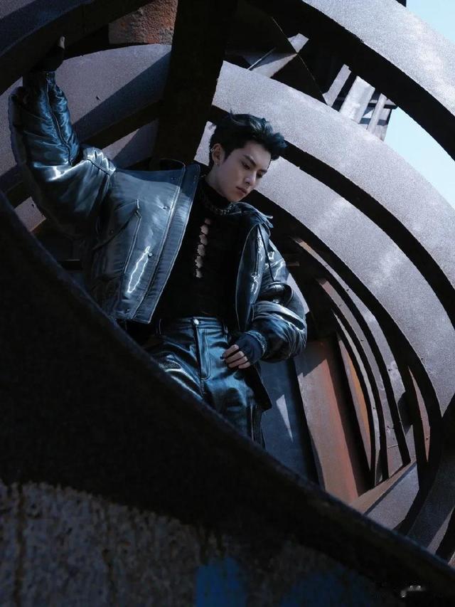 跨年晚会一夜，最帅男艺人洗牌，酷盖登顶，于适第9嘉伦第8李现6