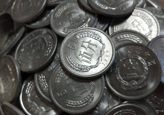 少见的69年5分，能拍32.2万！