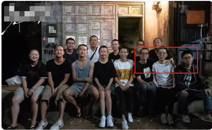 明明只是戏子,却把自己当大腕,论“耍大牌”,这4位明星够丢人