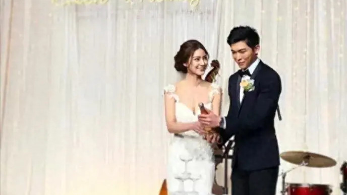 汪小菲新女友前夫承认婚史，婚礼现场照曝光，称留照片为纪念爱情