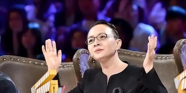 见被抛弃的巴图生活幸福，英如镝眼红，阴阳怪气学到父亲精髓