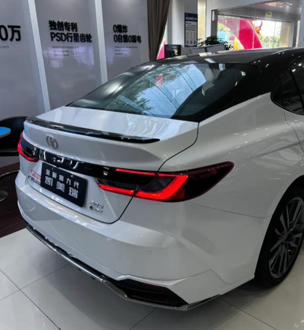 凯美瑞狂降至12.5万，油耗仅4.1升，这样的家用车你还会错过吗？
