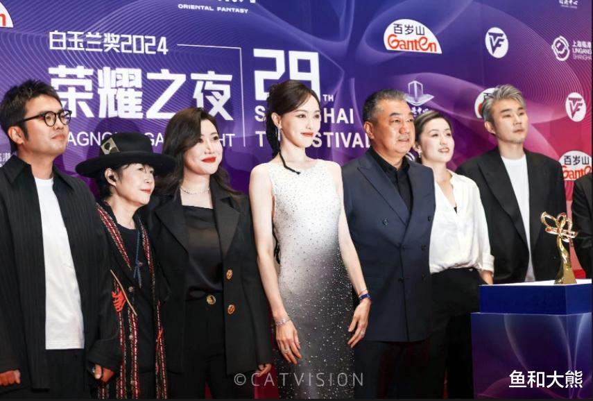 第32届白玉兰开幕！唐嫣风光无限杨紫避风头，王阳再缺席疑被除名