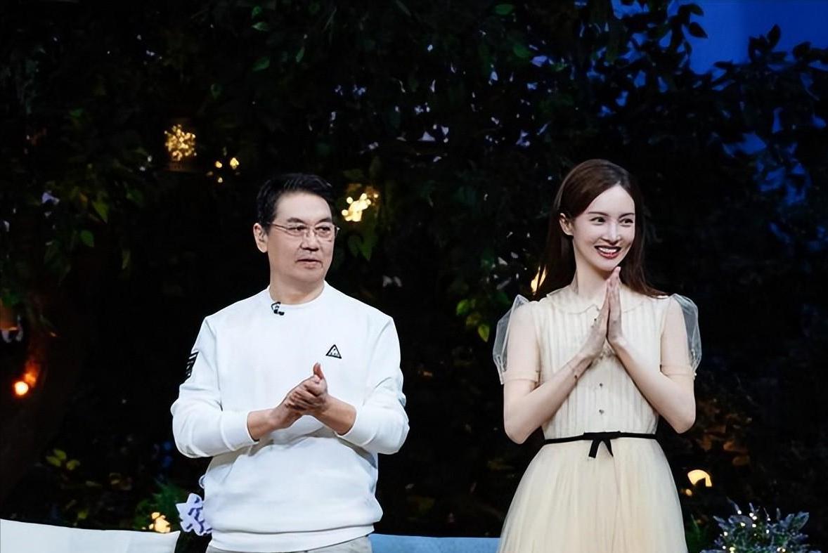 隐瞒了我们14年！原来他就是金晨的亲生父亲，难怪女儿能大红大紫