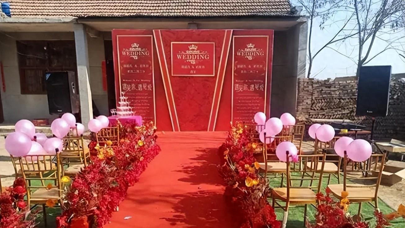 新娘被男闺蜜叫走23分钟，回来婚礼散场只剩娘家人：你麦克风没关