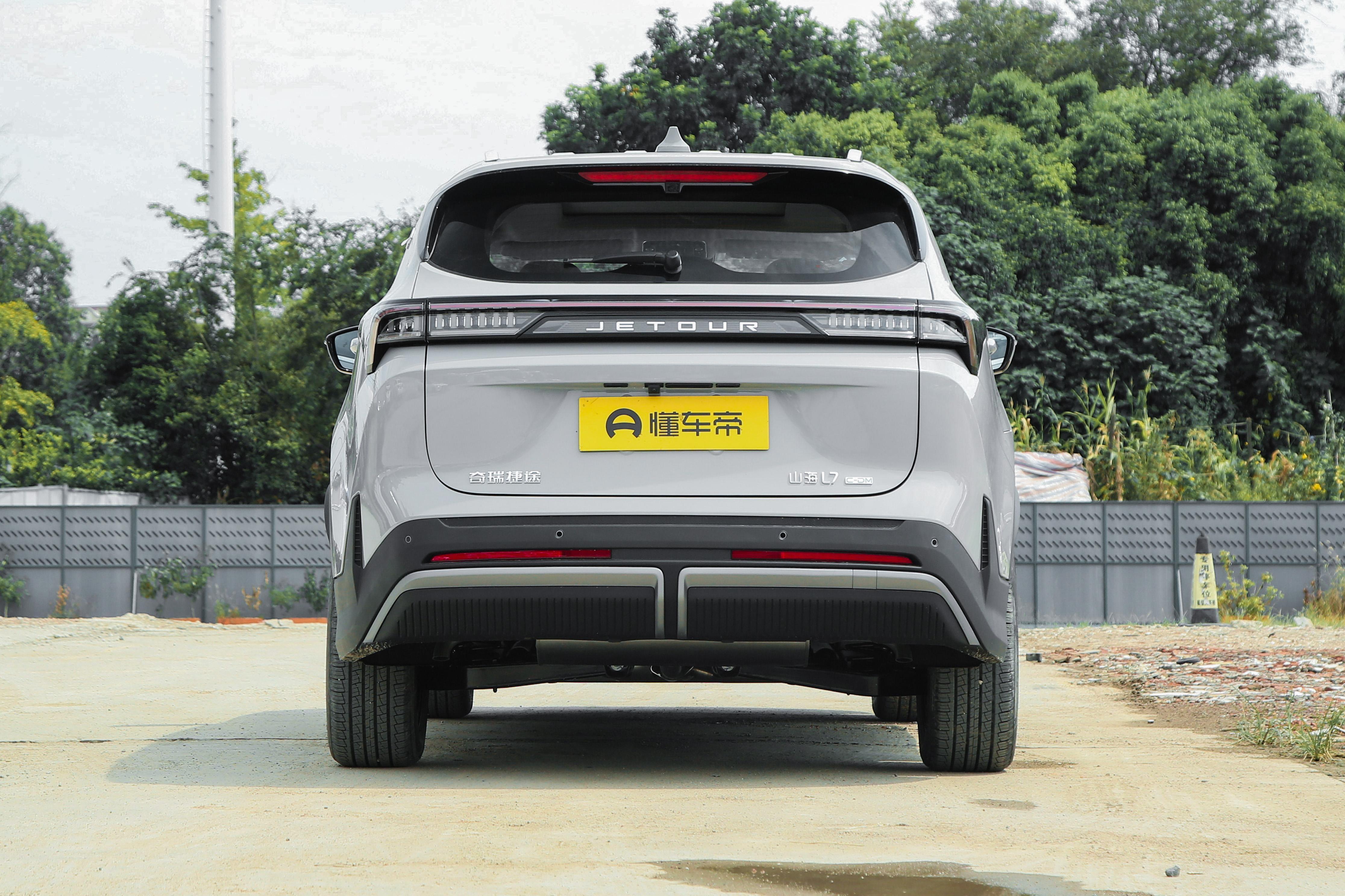 大七座中型SUV，可油可电，综合续航1300公里，适合大家庭出行