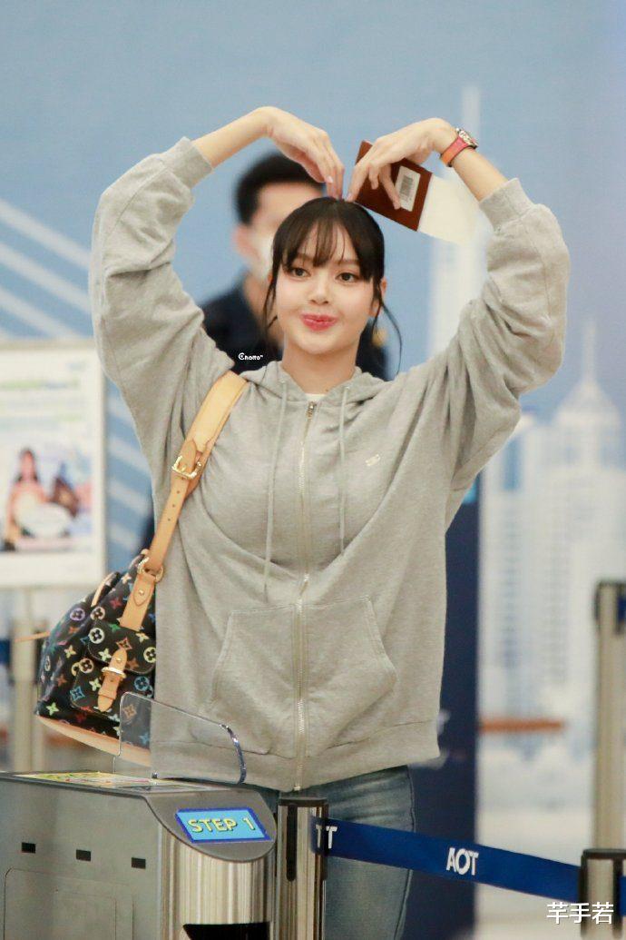 Lisa单曲再出新写真,油腻感拉满让人认不出,粉丝控评都不用新图