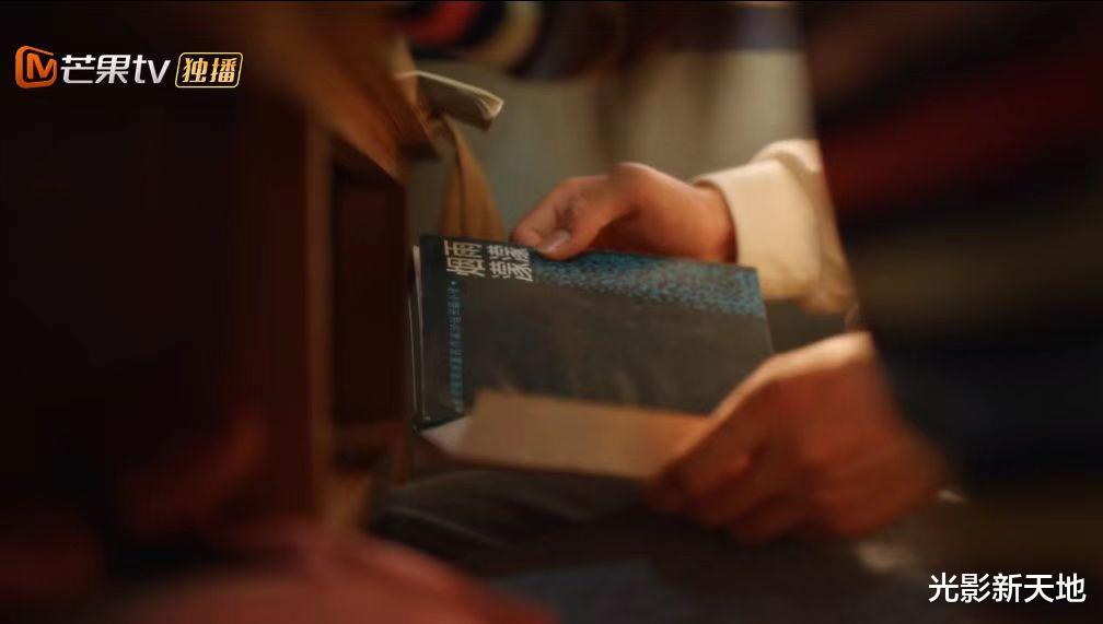 《小巷人家》重要细节:不能看的禁书是这本,他的台词是全剧核心