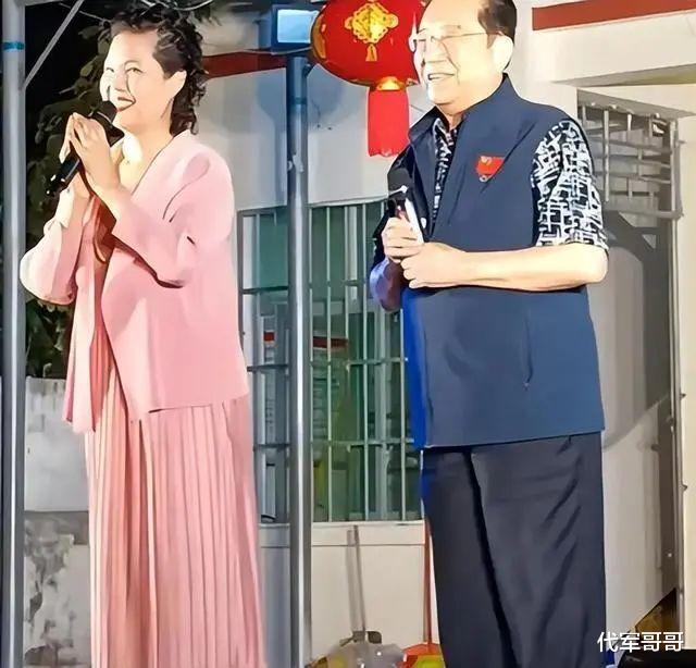 李双江近况曝光!84岁仍四处商演赚钱,如今儿子是他一生的痛
