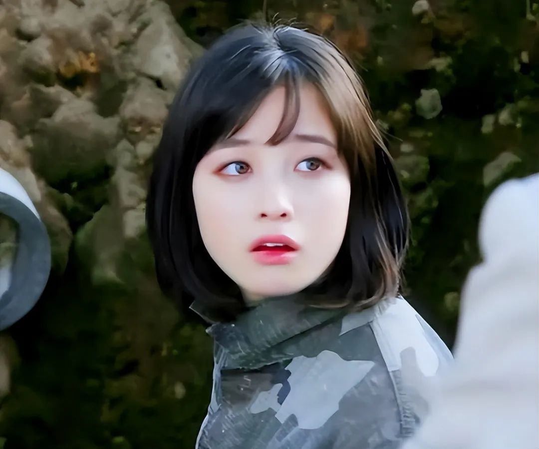 桥本环奈:日本千年一遇的美少女,能靠脸吃饭,却非要靠实力