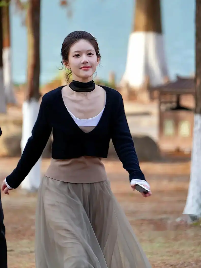 心疼！曝赵露思病情严重，说不了话也走不了路，患神经系统疾病