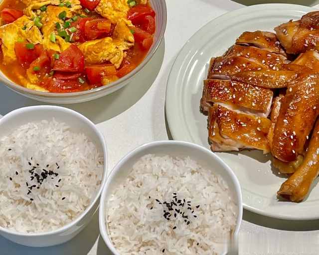 南女子晒老公做的晚餐,因只有2道菜火了,网友:嫁对人真幸福