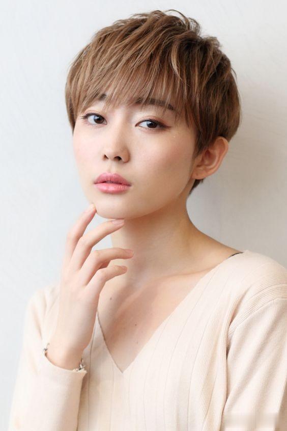 女士发型别乱剪,选这4款就对了,又美又时尚