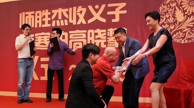 臭名昭著的4位相声演员:“包养”女徒弟、辱骂警察、背弃师门