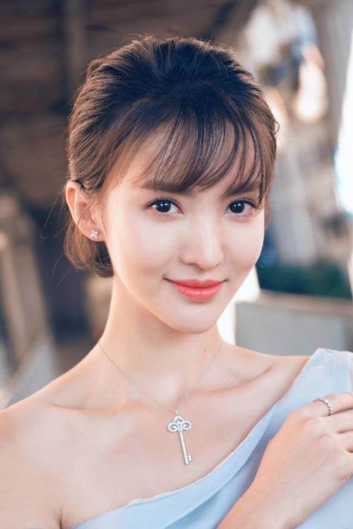 隐瞒了我们14年！原来他就是金晨的亲生父亲，难怪女儿能大红大紫