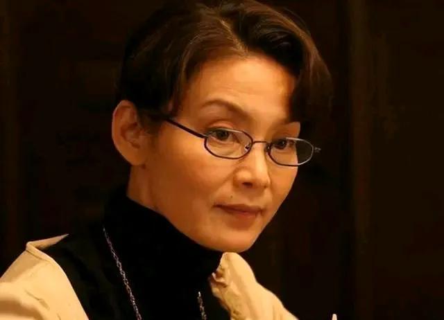 傻眼!五位公认女神“垮脸”合集