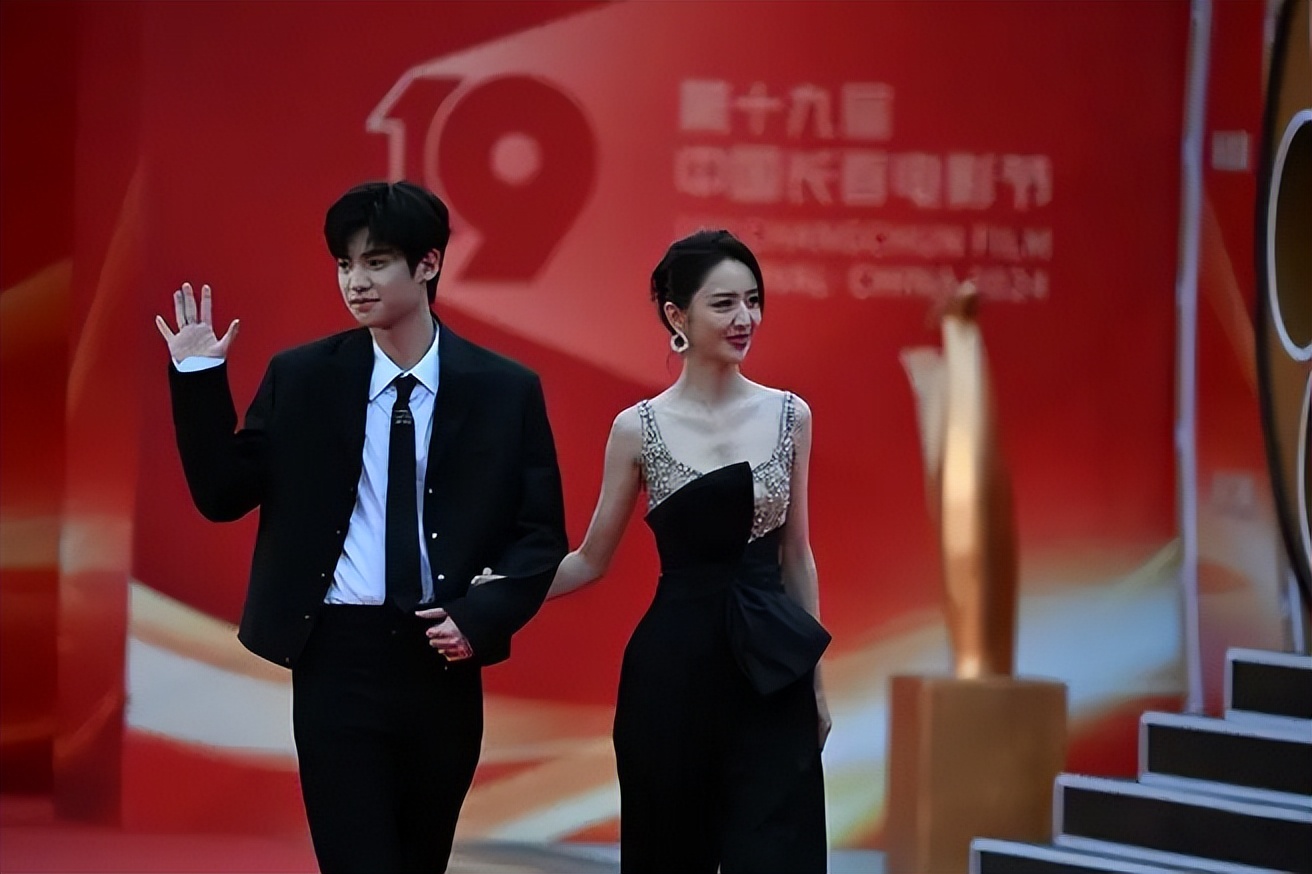 41 岁佟丽娅,身材火辣燃爆长春电影节,看完不知陈思诚后悔吗?