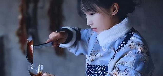 34岁李子柒生图曝光，脸部浮肿，鼻子肿大，身材臃肿像老阿姨！