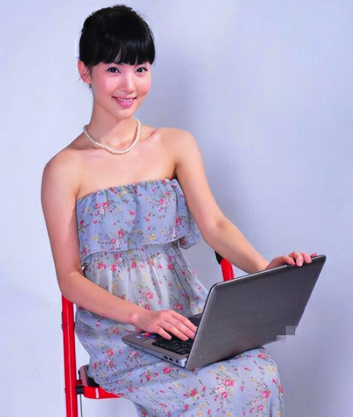 金晨12年前竟长这样?天庭圆润毫无星味,和现在简直判若两人!