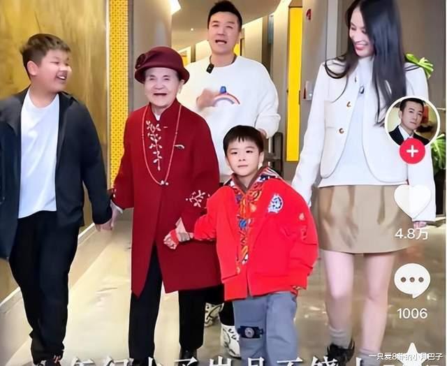 黄圣依同一条衣服穿好多年，她爱的才不是扬子的钱，pua太可怕了