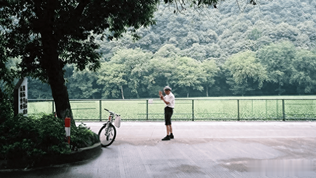 邻居一次让我帮带鸡蛋没给钱，第二次又让我带，我：不给钱怎么带