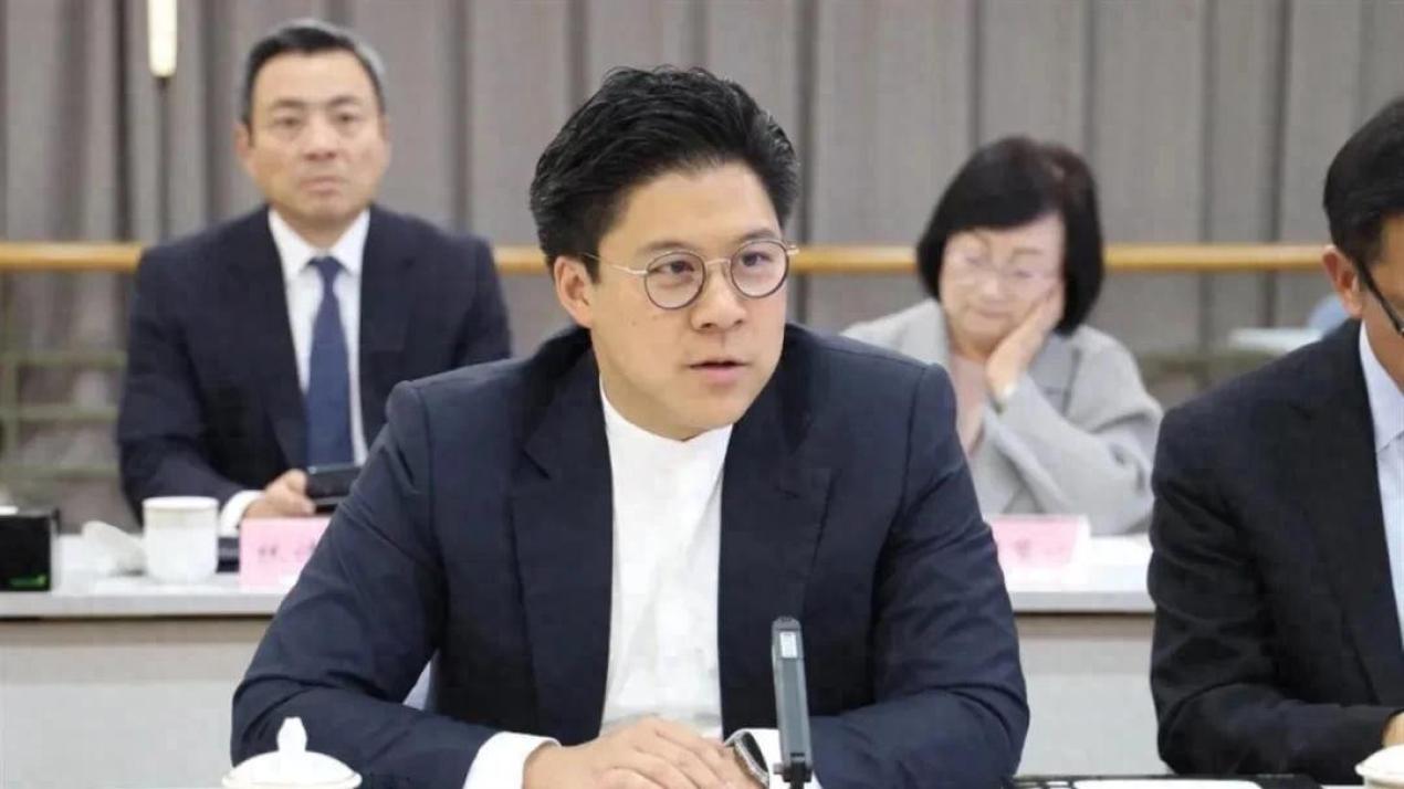 郭晶晶霍启刚夫妻先后升迁，双双做主席，豪门夫妻转型教科书