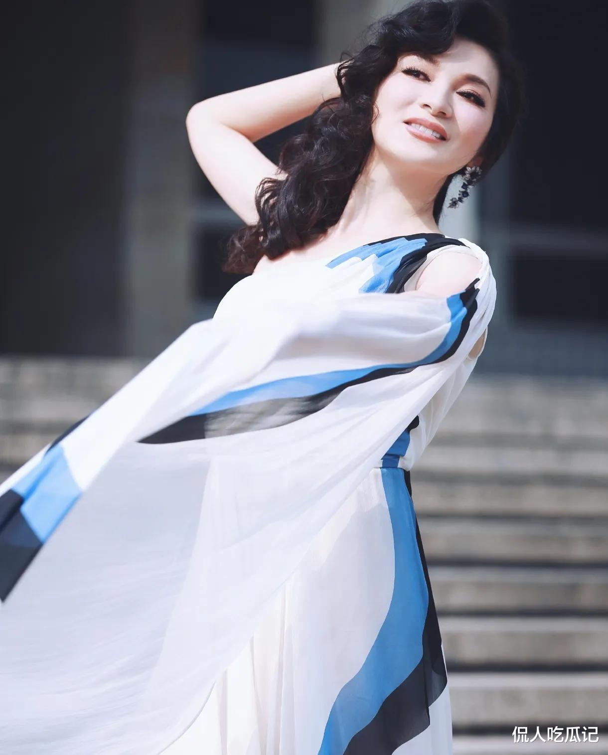 《玫瑰的故事》阎青妤:闺蜜是刘晓庆,曾是恋爱脑也被情所伤,她56岁选择单身