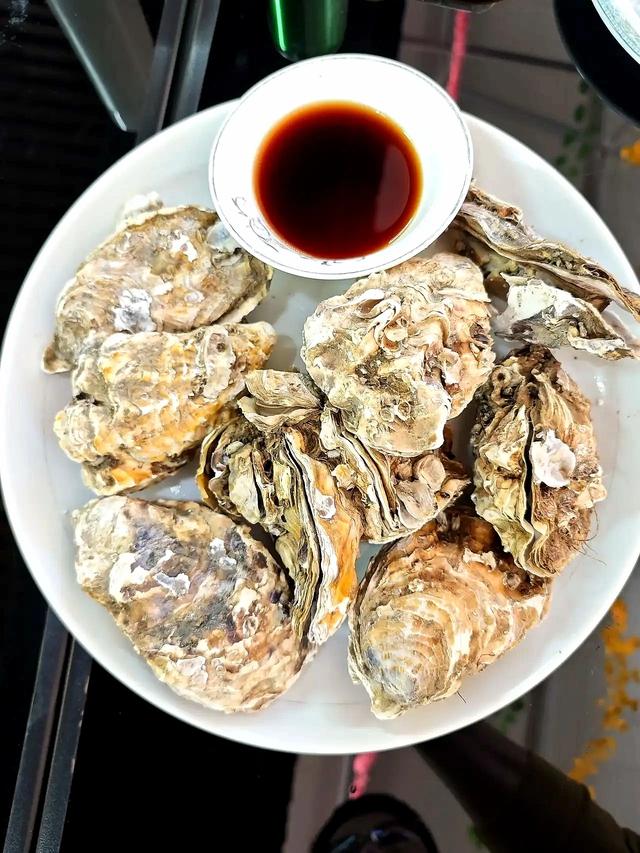 网友旅游晒200元海鲜大餐，当地人：勉强叫海鲜，跟大餐不沾边